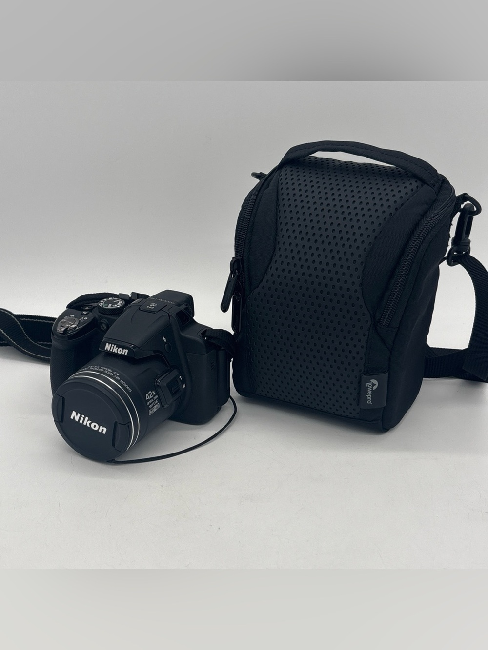 Nikon Coolpix P520 Digital SLR Camera Tested w/ Lowepro Case - Missing Charger